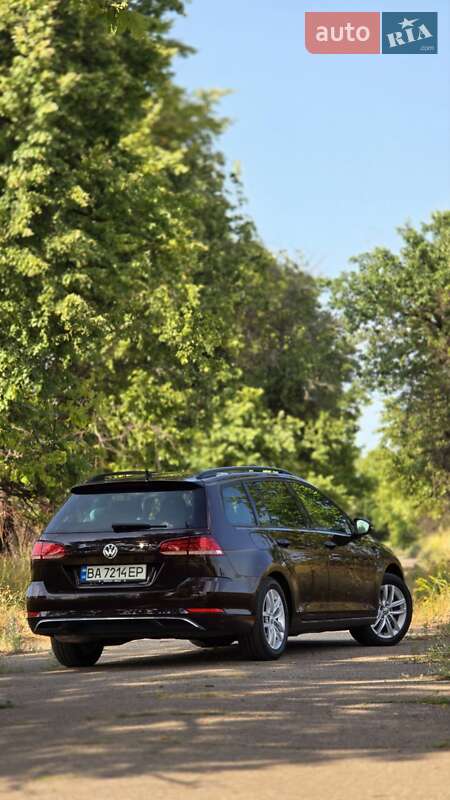 Універсал Volkswagen Golf 2017 в Кропивницькому