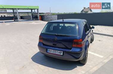 Хетчбек Volkswagen Golf 2001 в 
