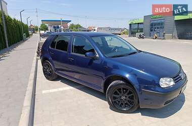 Хетчбек Volkswagen Golf 2001 в 