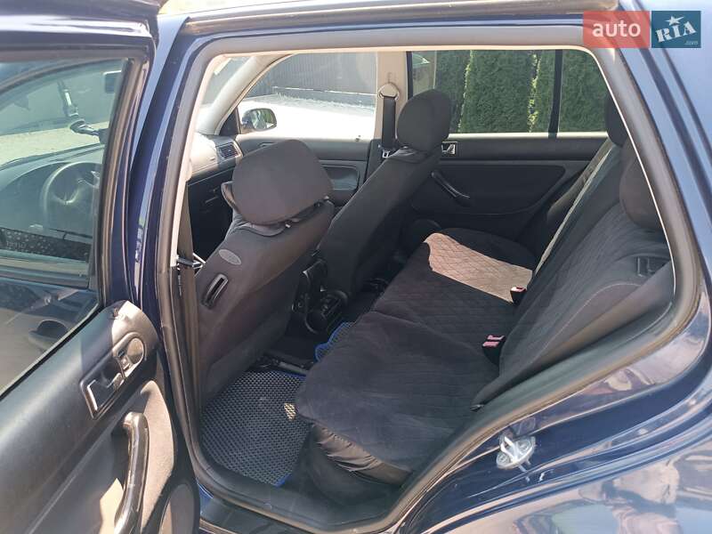 Хэтчбек Volkswagen Golf 2001 в Каменец-Подольском