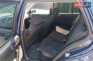 Хетчбек Volkswagen Golf 2001 в 