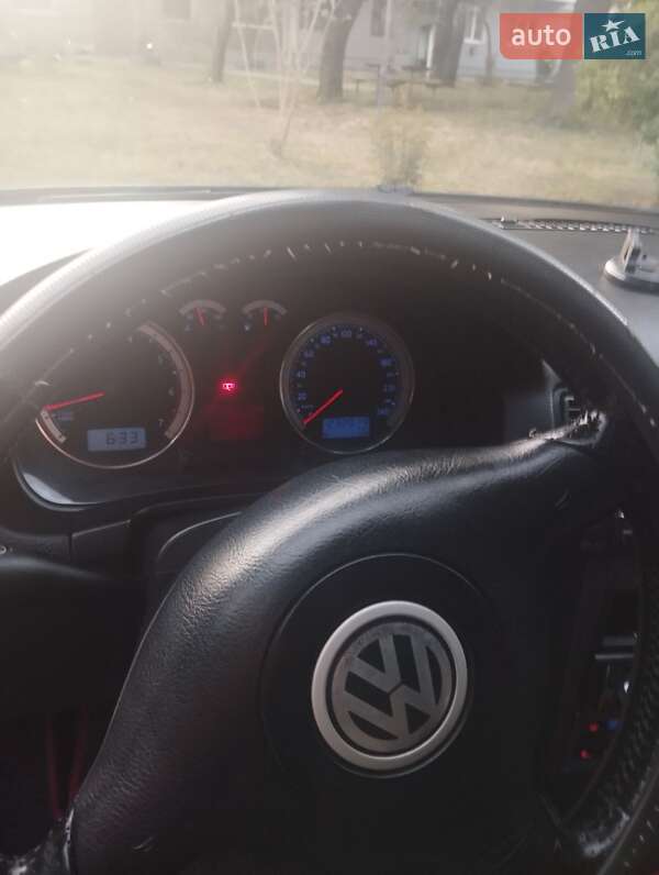 Хетчбек Volkswagen Golf 2003 в Луцьку