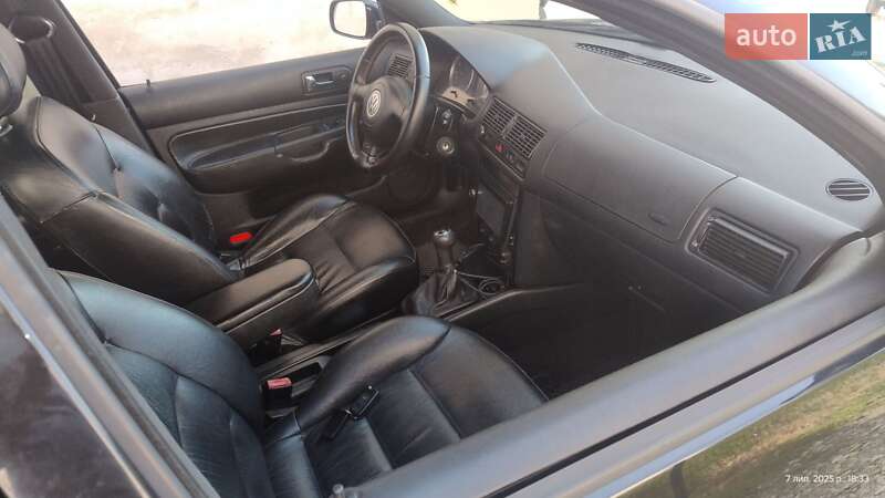 Хетчбек Volkswagen Golf 2002 в Стрию