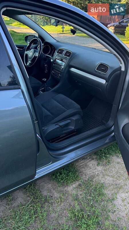 Хэтчбек Volkswagen Golf 2009 в Кролевце