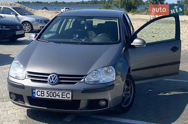 Хэтчбек Volkswagen Golf 2004 в Черкассах