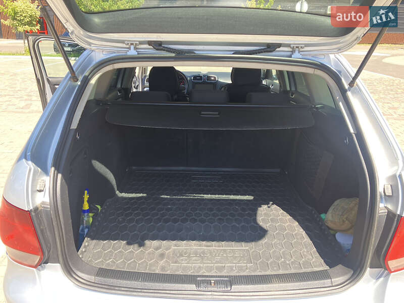 Універсал Volkswagen Golf 2011 в Луцьку
