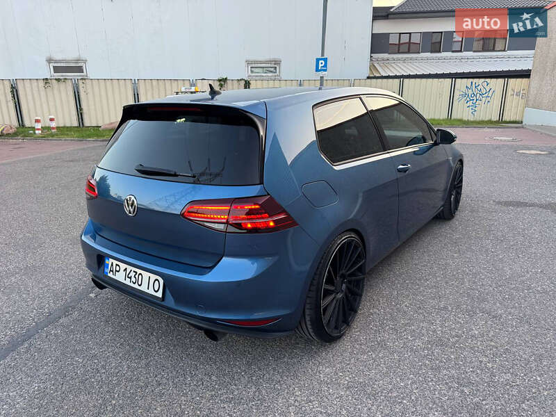 Хетчбек Volkswagen Golf 2015 в Драбіву