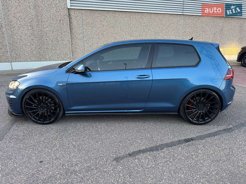 Хетчбек Volkswagen Golf 2015 в Драбіву