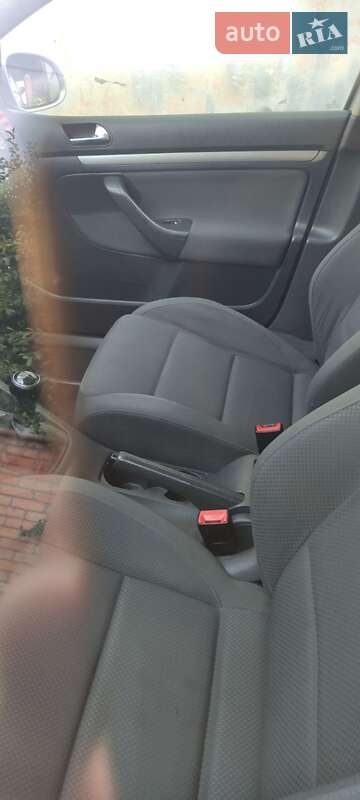 Хетчбек Volkswagen Golf 2004 в Луцьку