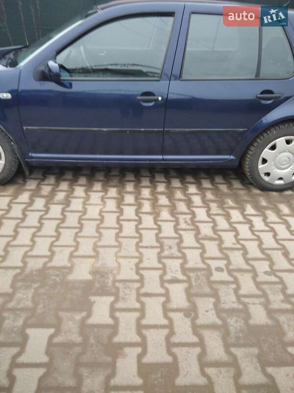 Хетчбек Volkswagen Golf 2000 в Чернівцях