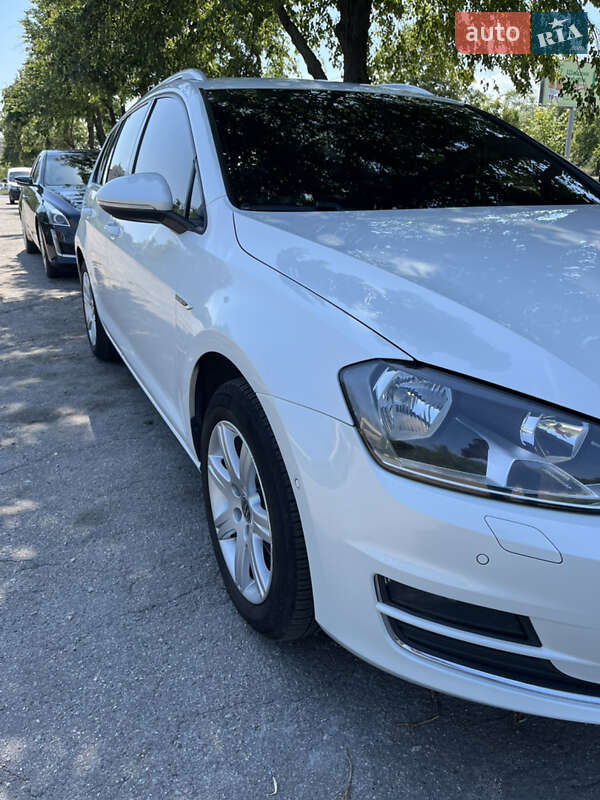 Універсал Volkswagen Golf 2015 в Запоріжжі