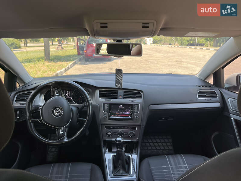 Універсал Volkswagen Golf 2015 в Запоріжжі