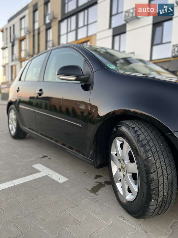 Хэтчбек Volkswagen Golf 2006 в Луцке