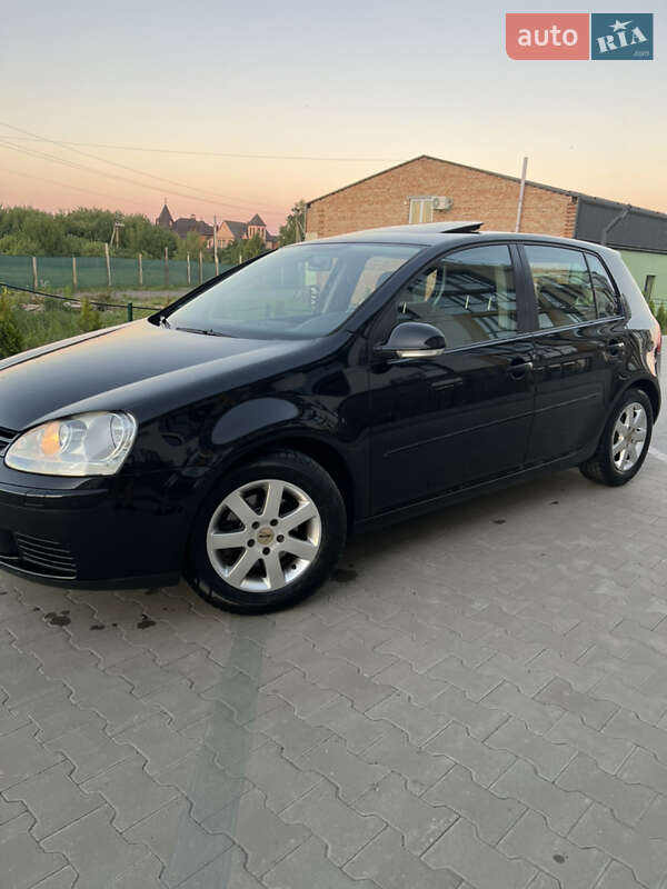 Хэтчбек Volkswagen Golf 2006 в Луцке