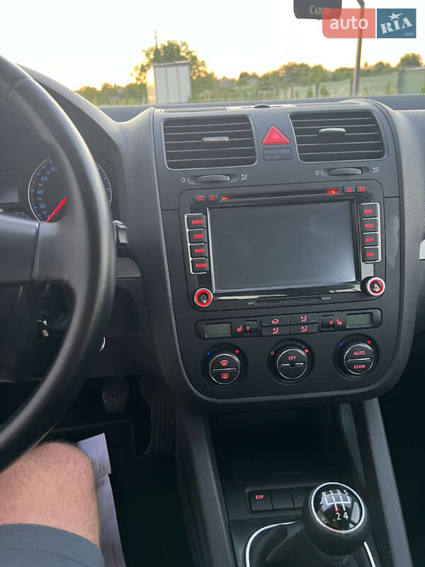 Хэтчбек Volkswagen Golf 2006 в Луцке
