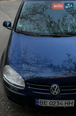 Хетчбек Volkswagen Golf 2005 в Миколаєві