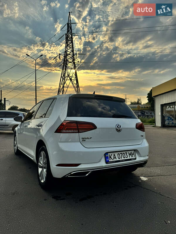 Хэтчбек Volkswagen Golf 2017 в Вышгороде