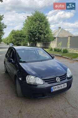 Хэтчбек Volkswagen Golf 2004 в Коростышеве