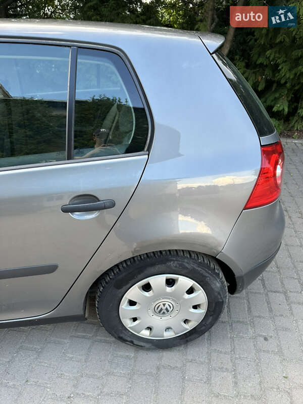 Хэтчбек Volkswagen Golf 2004 в Надворной