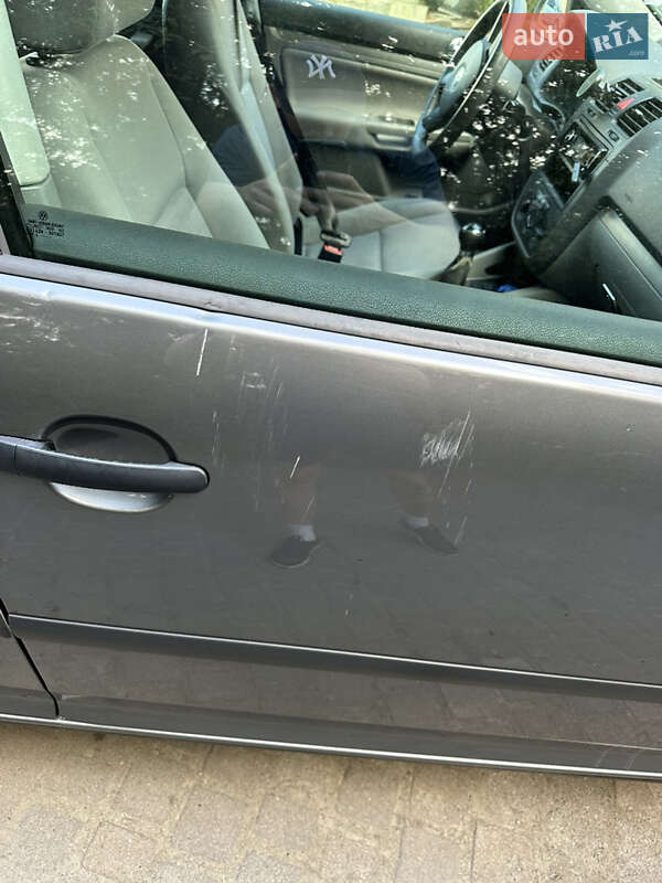 Хэтчбек Volkswagen Golf 2004 в Надворной