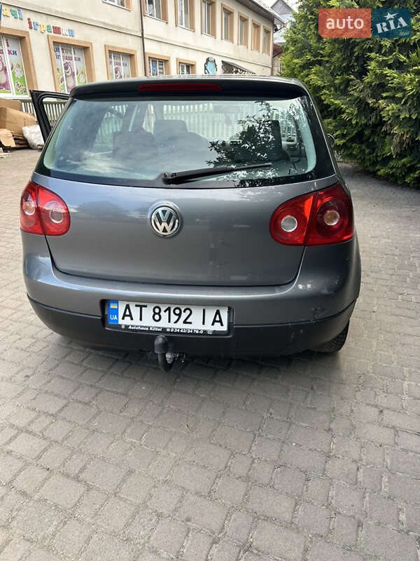 Хэтчбек Volkswagen Golf 2004 в Надворной