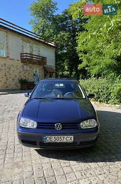 Хэтчбек Volkswagen Golf 2000 в 
