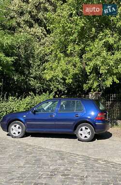 Хэтчбек Volkswagen Golf 2000 в 