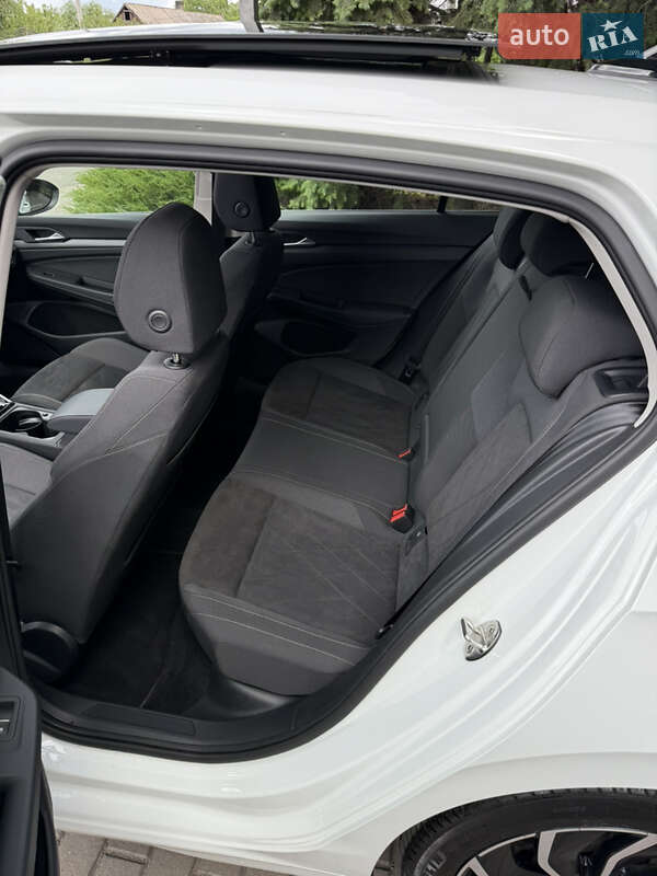 Хетчбек Volkswagen Golf 2022 в Павлограді