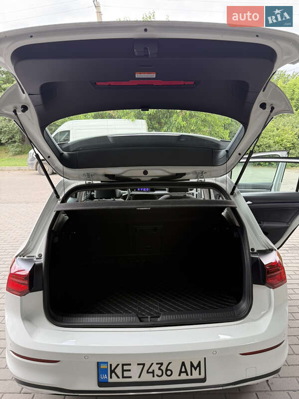 Хетчбек Volkswagen Golf 2022 в Павлограді