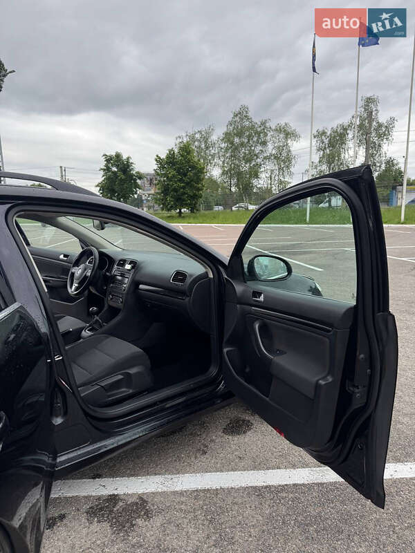 Универсал Volkswagen Golf 2010 в Житомире