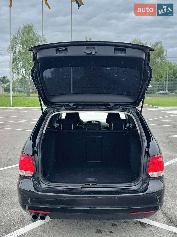 Универсал Volkswagen Golf 2010 в Житомире