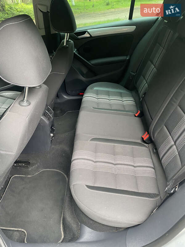 Хэтчбек Volkswagen Golf 2012 в Любешове