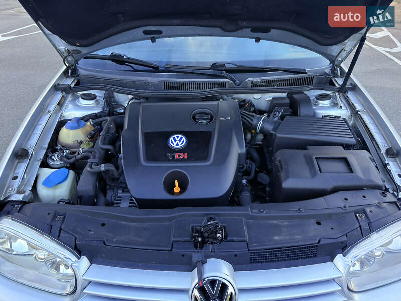 Універсал Volkswagen Golf 2001 в Мені