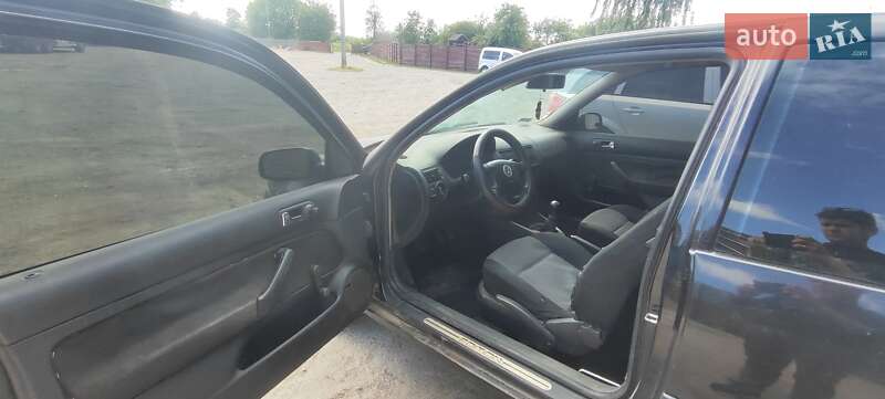 Хетчбек Volkswagen Golf 2000 в Коростені