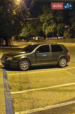 Хэтчбек Volkswagen Golf 2003 в 