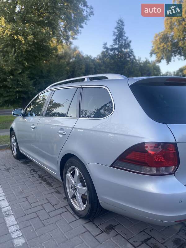 Універсал Volkswagen Golf 2011 в Львові