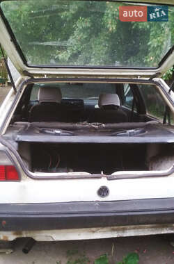 Хэтчбек Volkswagen Golf 1990 в 