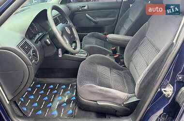 Хетчбек Volkswagen Golf 1998 в 