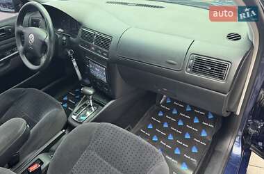 Хетчбек Volkswagen Golf 1998 в 