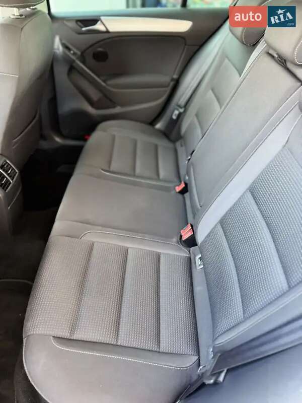 Хетчбек Volkswagen Golf 2010 в Тернополі