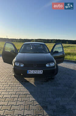 Хэтчбек Volkswagen Golf 2000 в 