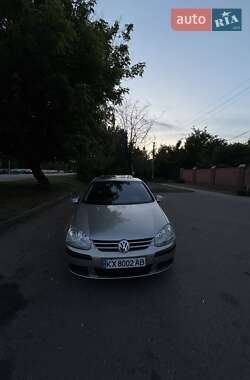 Хэтчбек Volkswagen Golf 2004 в Чугуеве