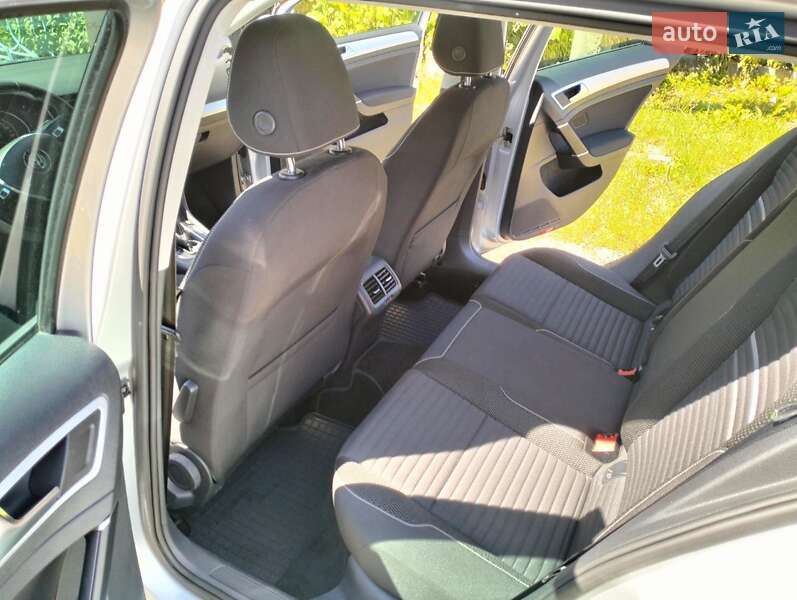 Універсал Volkswagen Golf 2014 в Луцьку