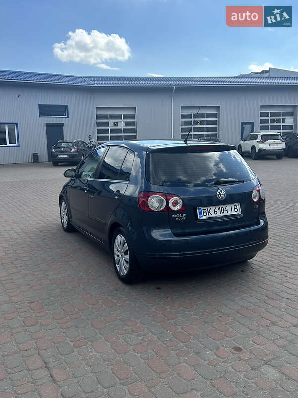 Хетчбек Volkswagen Golf 2008 в Рівному