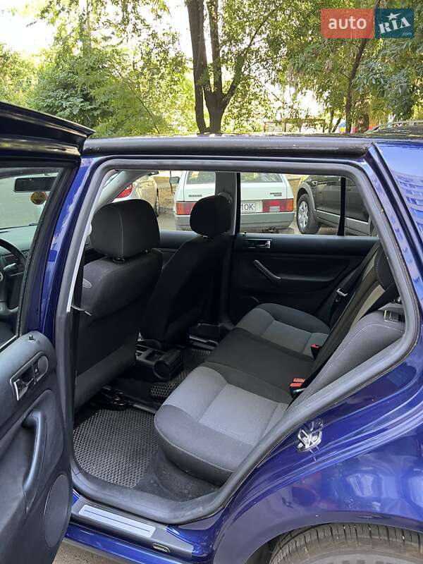 Хетчбек Volkswagen Golf 2003 в Одесі