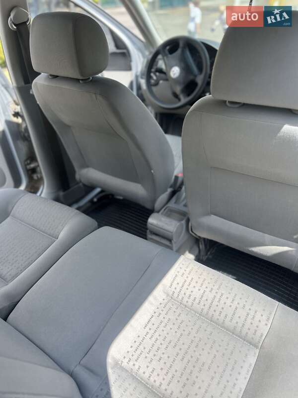 Хетчбек Volkswagen Golf 2002 в Козятині