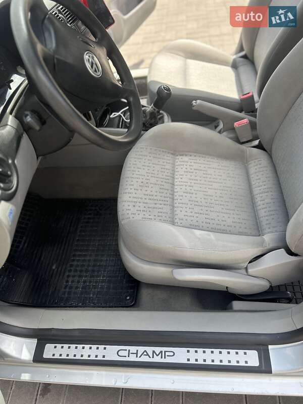 Хетчбек Volkswagen Golf 2002 в Козятині