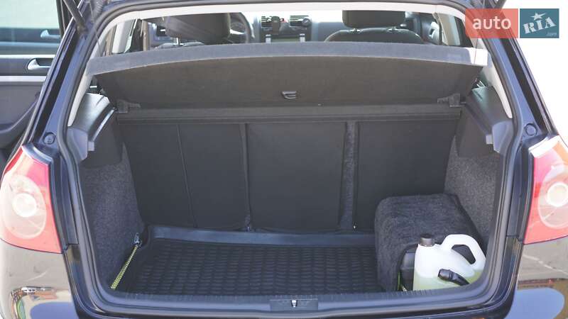 Хетчбек Volkswagen Golf 2006 в Житомирі