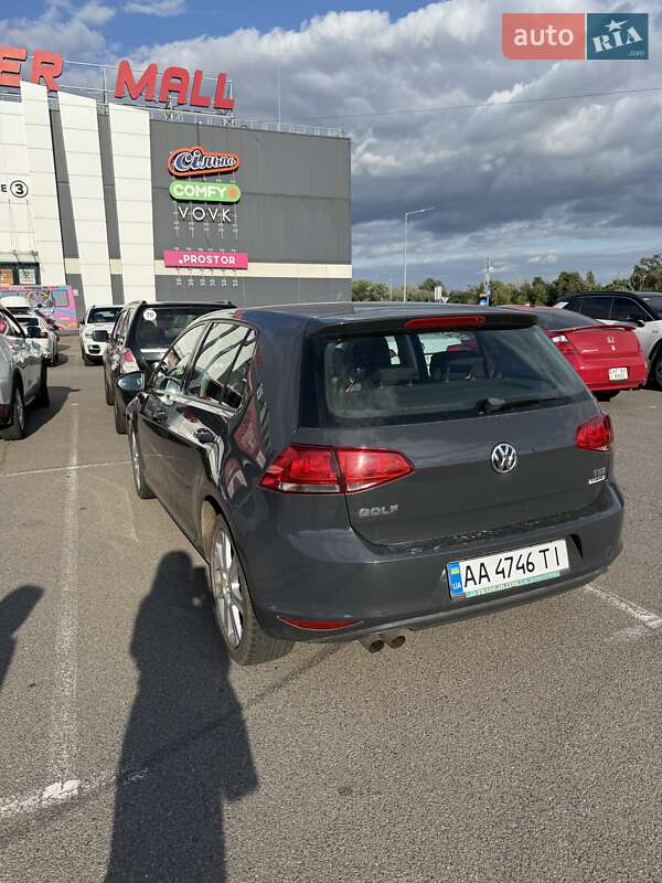 Хетчбек Volkswagen Golf 2014 в Києві