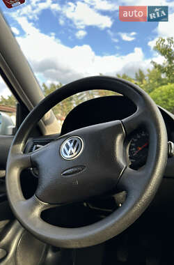 Хэтчбек Volkswagen Golf 2001 в 